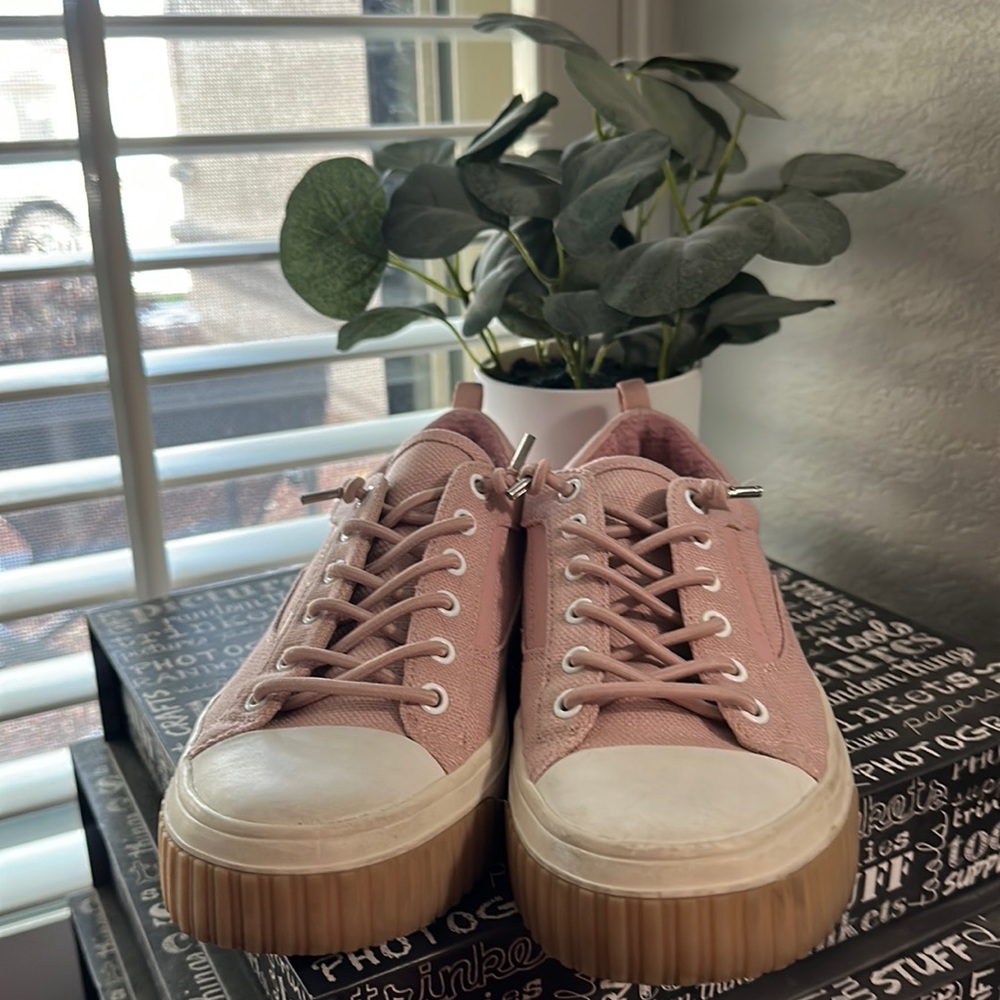 Micheal Kors pink canvas platform slip on sneaker size 6.